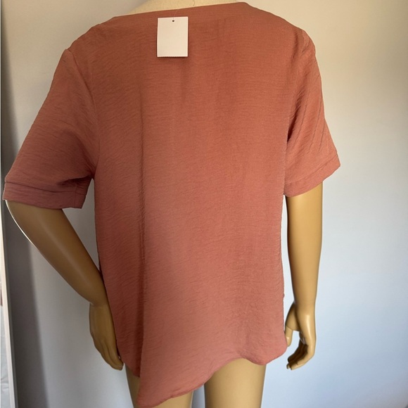 Women's NWT Pink Button-Up Top. Ptp 21 lenght 23” - Picture 3 of 4